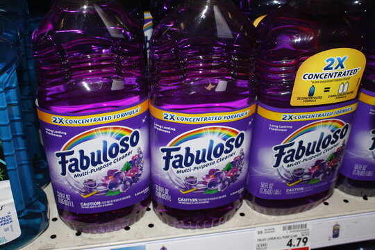 Fabuloso Multi Purpose Cleaner closeup shelf