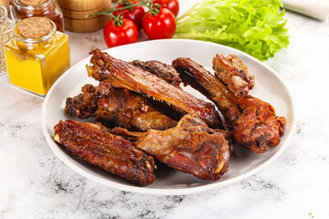 Roasted duck wings with sauce