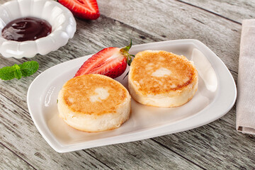 Cottage cheese pancakes - Syrniki for breakfast
