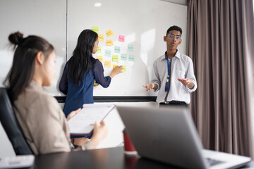 Obraz premium Business asian People Meeting Design Ideas collaboration Professional team brainstorming &nbsp;for project working together colleagues investor Group asian employees talking in boardroom