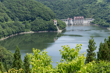 ダム湖の