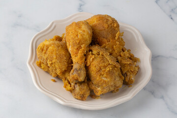Fried Chicken Drumsticks - Fried chicken thighs and sauce