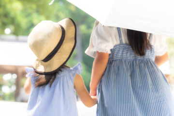 仲よし姉妹の手繋ぎ