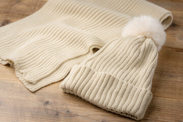 ニット帽とマフラーの冬支度セット