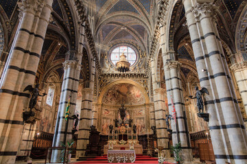 Obraz premium Siena Cathedral (Duomo di Siena) Interior, Grand and Ornate Medieval Gothic Architecture, Tuscany, Italy