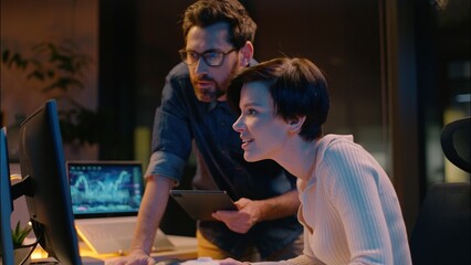 Business man woman cooperation in night office trader broker working computer stock market analysis bitcoin trading online crypto currency businessman businesswoman co-workers teamwork mentor intern