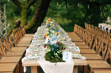 Outdoor Wedding Table Decor in Summer