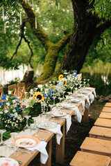 Outdoor Wedding Table Decor in Summer