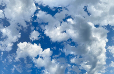 Ciel nuageux en été