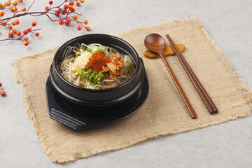 Kongnamul gukbap is a soup made by boiling rice and bean sprouts with various seasonings.