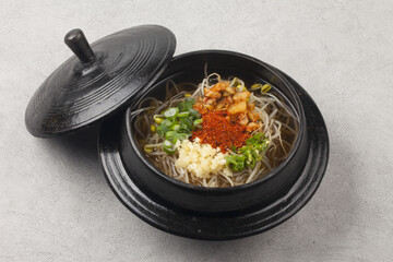 Kongnamul gukbap is a soup made by boiling rice and bean sprouts with various seasonings.