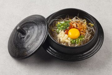 Kongnamul gukbap is a soup made by boiling rice and bean sprouts with various seasonings.
