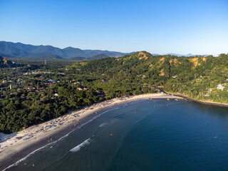 Obraz premium Beautiful Barra do Sahy beach at sunset