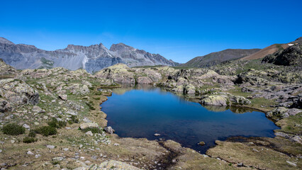 Obraz premium Lacs Morgons dans la Haute-Tinée dans le Parc National du Mercantour au printemps