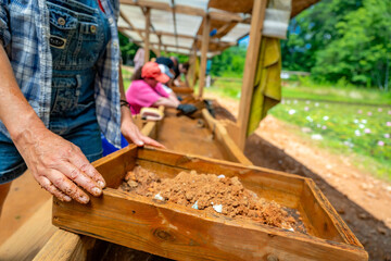 gem mining, wet sifting