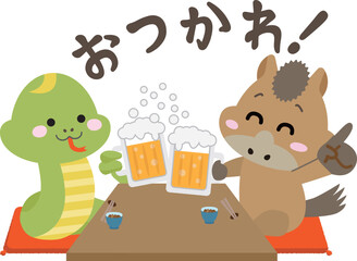 干支の蛇と馬が乾杯するイラスト（新年会・宴会シーン）