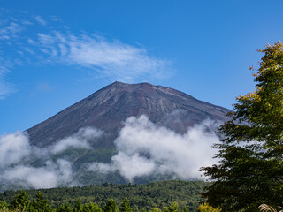 雲掛る富士山