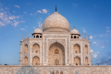 Obraz premium Closeup view of The Taj Mahal, The Taj Mahal is an ivory-white marble mausoleum on the south bank of the Yamuna river