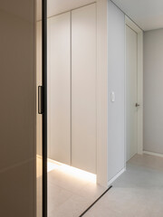 I installed indirect lighting under the shoe rack to make it easier to put on shoes