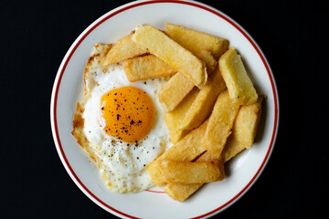 Fried Egg Sunny Side Up With Thick Cut Chuncky Chips