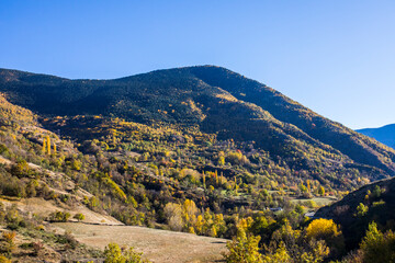 Obraz premium Autumn landscape in Aiguestortes and Sant Maurici National Park, Spain