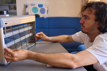 Operating a handheld UV light device specifically designed for killing insects effectively