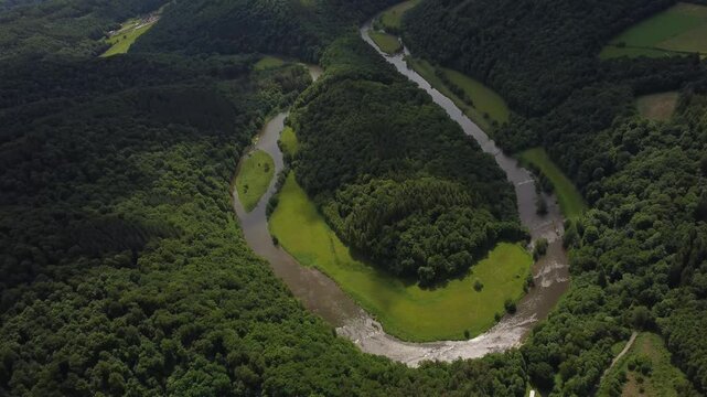Experience the beauty of Le Tombeau du Geant in Botassart during summer