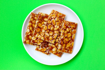 Peanut bars with sweet caramel