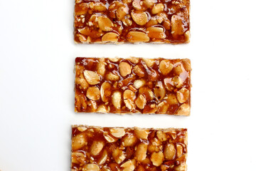 Peanut bars with sweet caramel