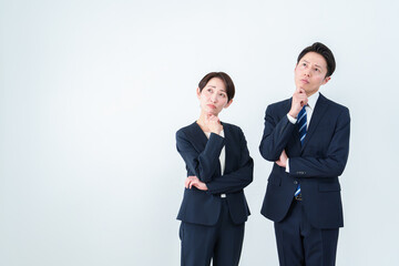 考え事をするビジネスパーソン　ポートレート