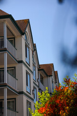 Apartment building seen from the side with trees to the side