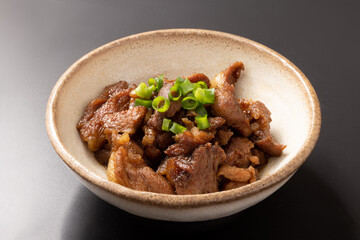 豚　コメカミ　ピリ辛焼き