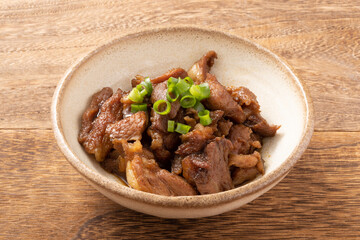 豚　コメカミ　ピリ辛焼き
