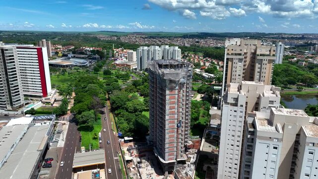 Buildings next to the Parque das Artes, followed by Ribeir&atilde;o Shopping and a view of buildings on Avenida Jo&atilde;o Fiusa