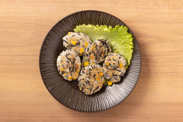 ひじきとコーンのチキンハンバーグ