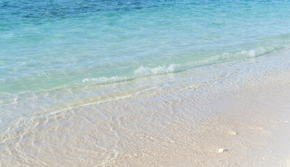 沖縄の美しい波打ち際