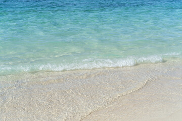 沖縄の美しい波打ち際