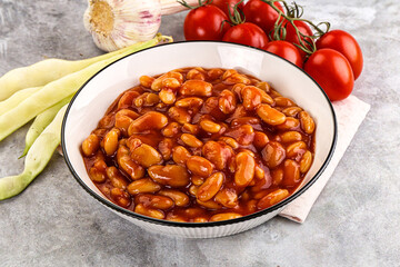 White baked bean in tomato sauce
