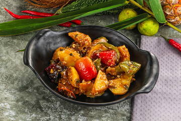 Potato with bell pepper and gravy