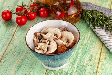Sliced raw brown royal champignon