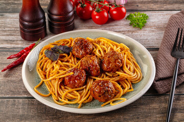 Meatballs with tomato sauce and spaghetti