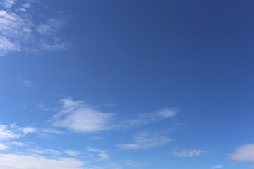 Fototapeta premium Expansive Clear Blue Sky with Whispy Clouds Perfect for Background Use in Nature-Themed Projects and Illustrations of Tranquility and Serenity in Outdoor Spaces