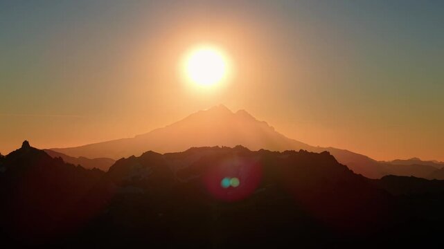 Toma aerea con drone del atardecer sobre el cerro tronador, Bariloche, Patagonia Argentina