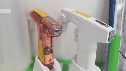 Calibration pipettes and support in the lab