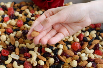 A mixture of peas and dried fruits is even beneficial for health, since it combines the power of both components