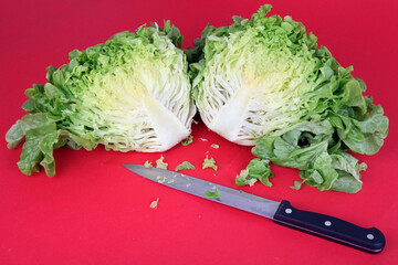 Salat mit Messer