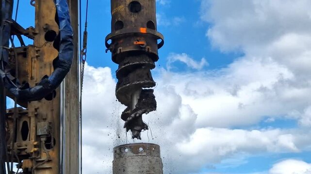 We have a wide range of drilling rigs to deal with the very diverse geology and individual site constraints, for road construction and slope stabilization