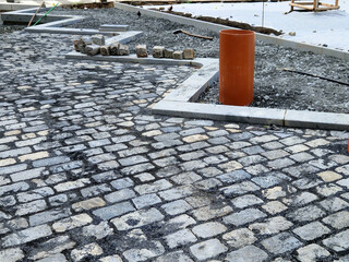 The paving block is used for paving outdoor paved areas intended for pedestrians and road vehicles....