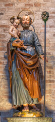 Naklejka premium PIACENZA, ITALY - MAY 20, 2025: The carved polychrome staue of St. Joseph in the church Basilica di San Antonio by unknown artist 