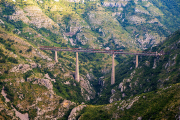 Viaduc ferroviaire au Montenegro